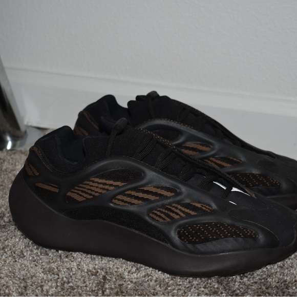 Jordan’s & Yeezy have original box sizes vary message or comment for detail’s - Picture 2 of 15